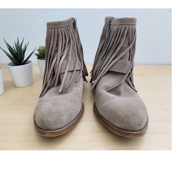 BCBG Generation Women's Size 6.5 Ankle Boots Zip Suede Tan Beige Fringe Booties - Picture 3 of 8